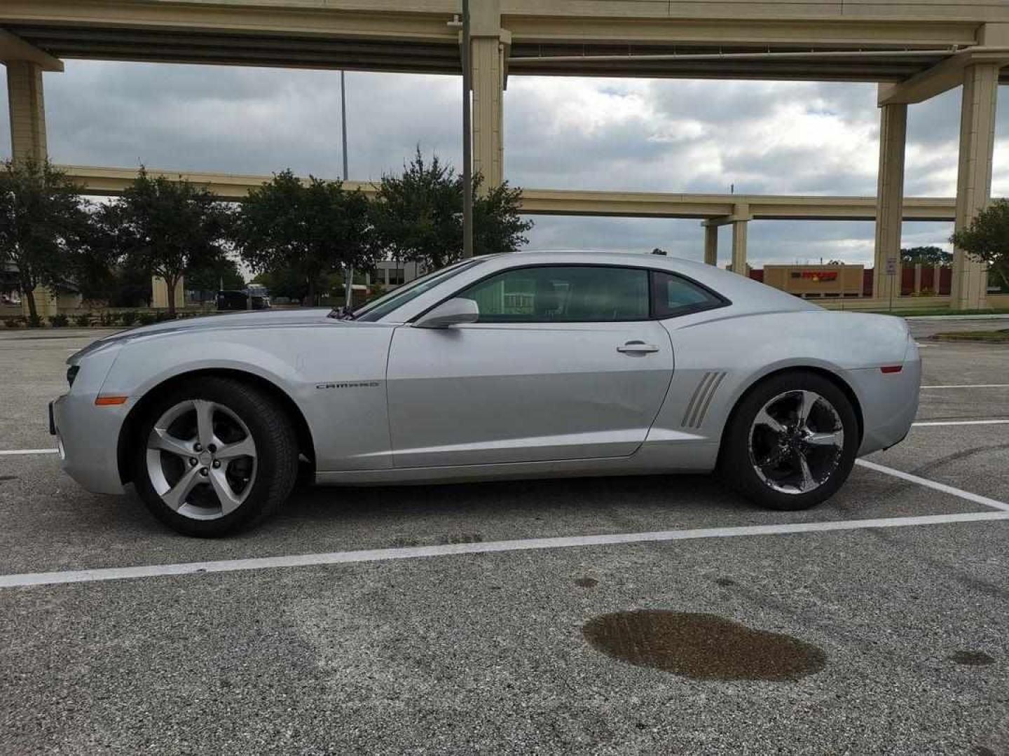 2010 Silver Chevrolet Camaro LT1 Coupe with an 3.6L V6 DOHC 24V engine, located at 5005 Telephone Rd., Houston, TX, 77087, (713) 641-0980, 29.690666, -95.298683 - Photo#1